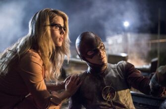 the-flash-felicity-holds-the-team-together-2